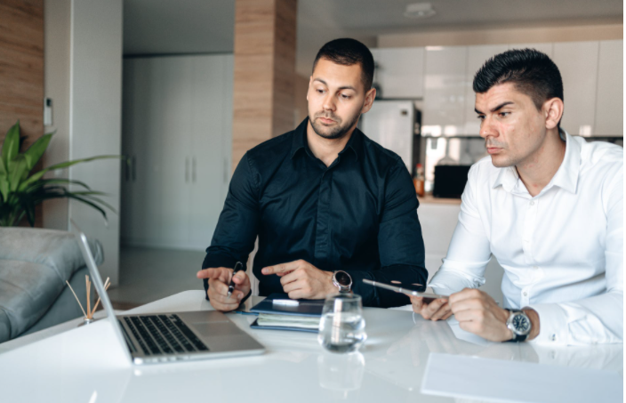 seo experts doing a review